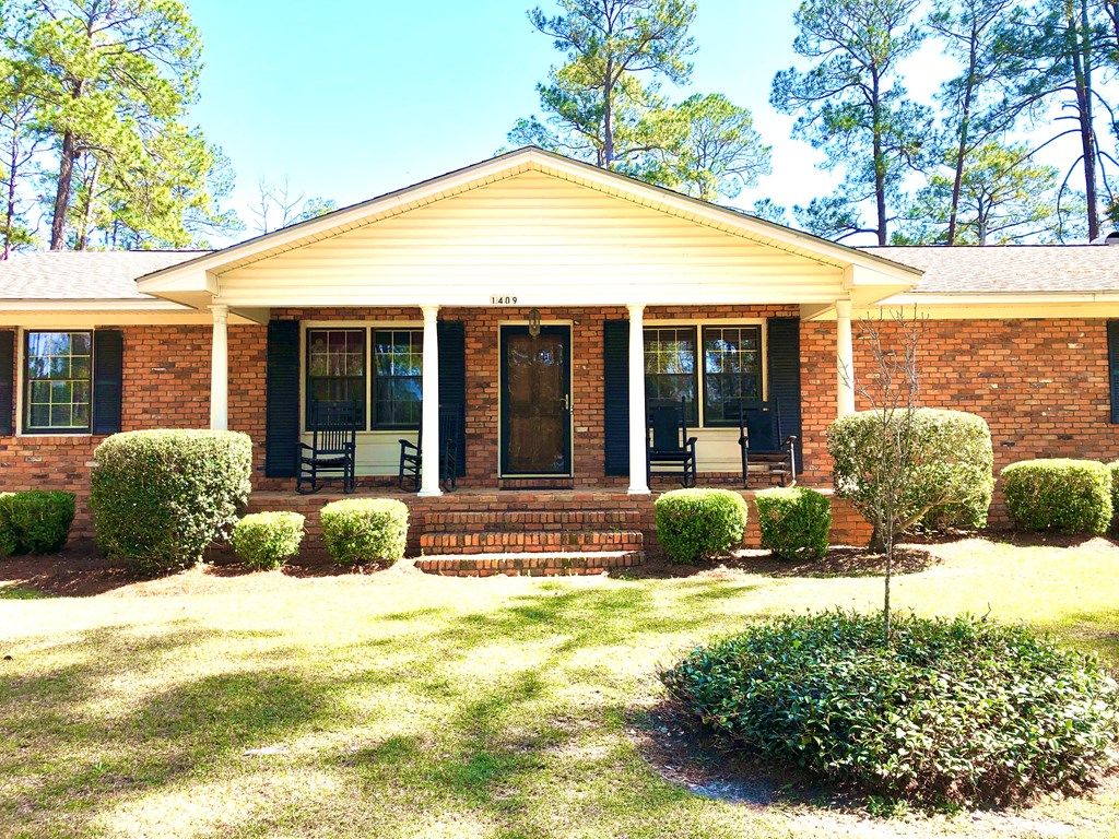 1409 10th St SE, Moultrie, GA 31768